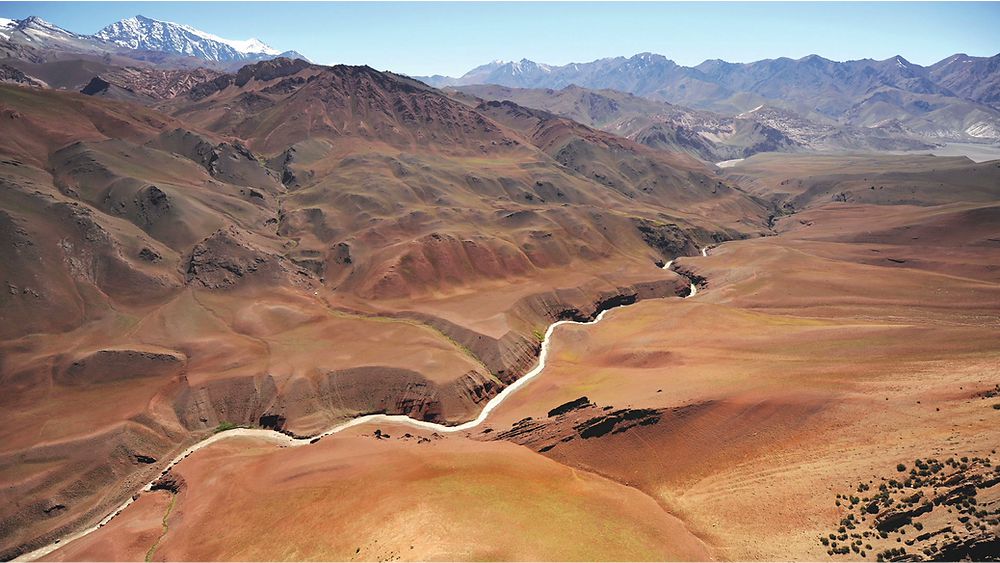 vista del paso de los patos en la cordillera de los andes